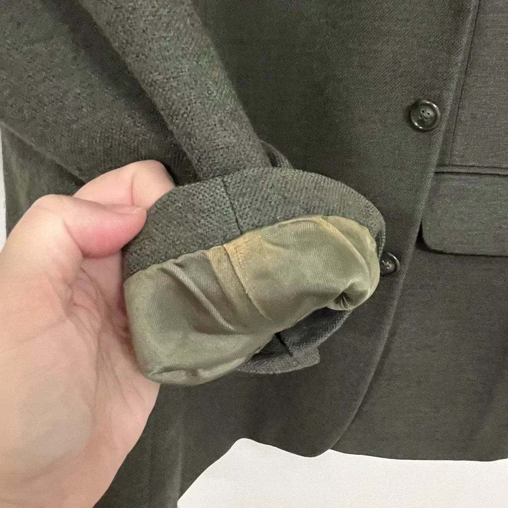 Lands’ End 100% lambswool gray blazer sports coat, size 46R.
